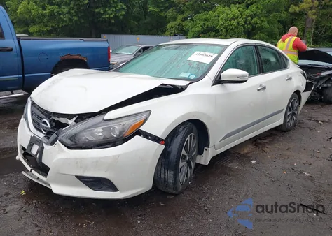 2017 Nissan Altima 2.5/S/Sv/Sl/Sr z USA, uszkodzony, nr VIN 1N4AL3AP0HC483580